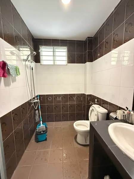 Bungalow for Sale in Bandar Country Homes (Rawang) - Tom Yip - Bathroom - PropertyGuru.com.my