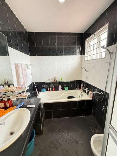 Bungalow for Sale in Bandar Country Homes (Rawang) - Tom Yip - Bathroom - PropertyGuru.com.my