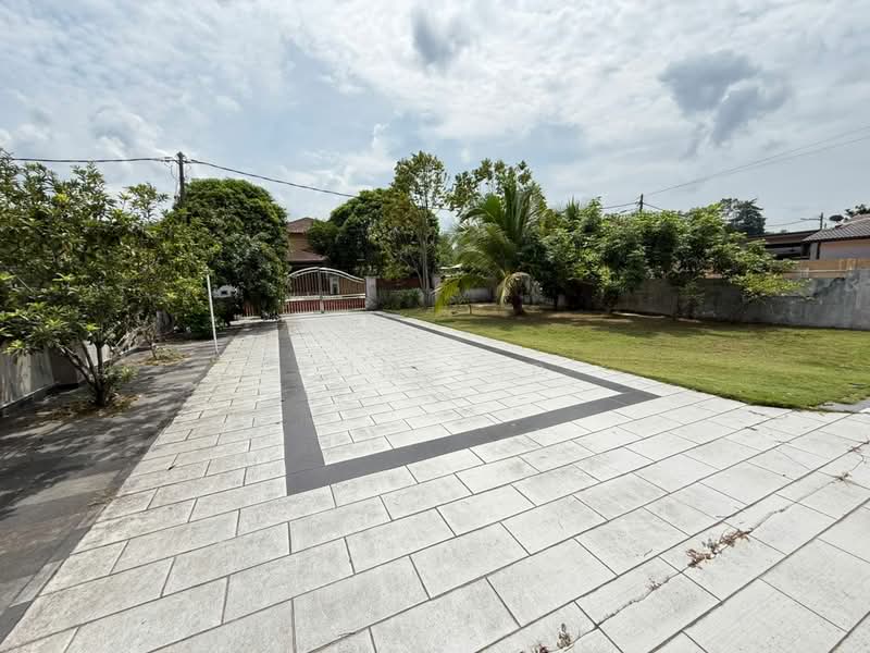 Bungalow for Sale in Bandar Country Homes (Rawang) - Tom Yip - Exterior - PropertyGuru.com.my