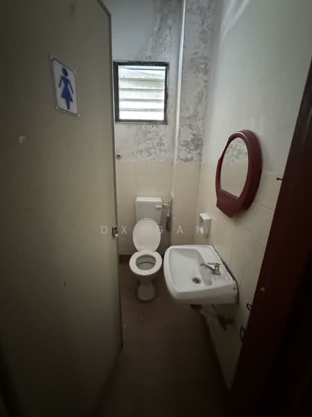Shop / Office for Rent in Johor Bahru (Johor) - DX GAN - Bathroom - PropertyGuru.com.my