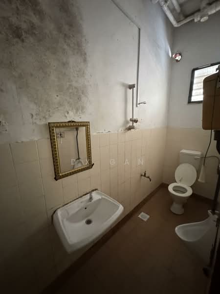 Shop / Office for Rent in Johor Bahru (Johor) - DX GAN - Bathroom - PropertyGuru.com.my