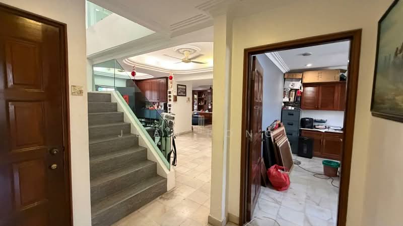 Rumah Teres untuk Dijual di Petaling Jaya (Selangor) - Jean Pong - Entrance - PropertyGuru.com.my