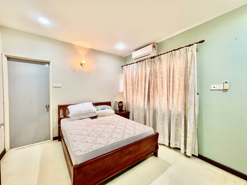 Bungalow for Rent in Taman Tun Dr Ismail (Kuala Lumpur) - Yin Peng . - Bedroom - PropertyGuru.com.my