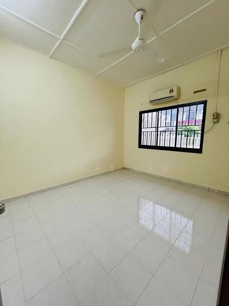 1-storey Terraced House for Rent in Taman Johor Jaya (Johor Bahru) - Right Lam - Interior - PropertyGuru.com.my