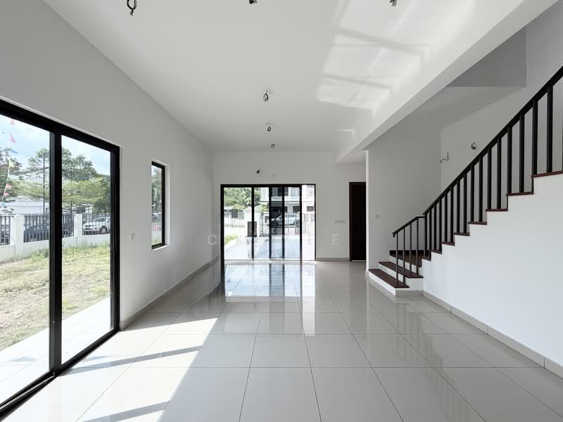 Rumah Teres untuk Dijual di Bandar Kinrara (Selangor) - CK Yee - Living Room - PropertyGuru.com.my