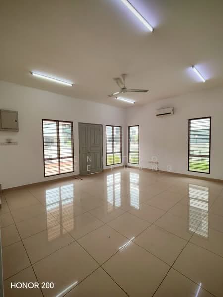 Semi-Detached House for Rent in Klang (Selangor) - Veni Foo Yoke Fuang - Living Room - PropertyGuru.com.my