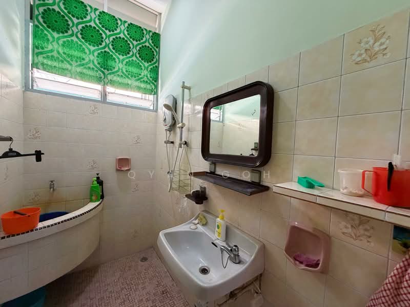 Rumah Berkembar untuk Dijual di Taman Jelutong (Jelutong) - Qyan Goh - Bathroom - PropertyGuru.com.my
