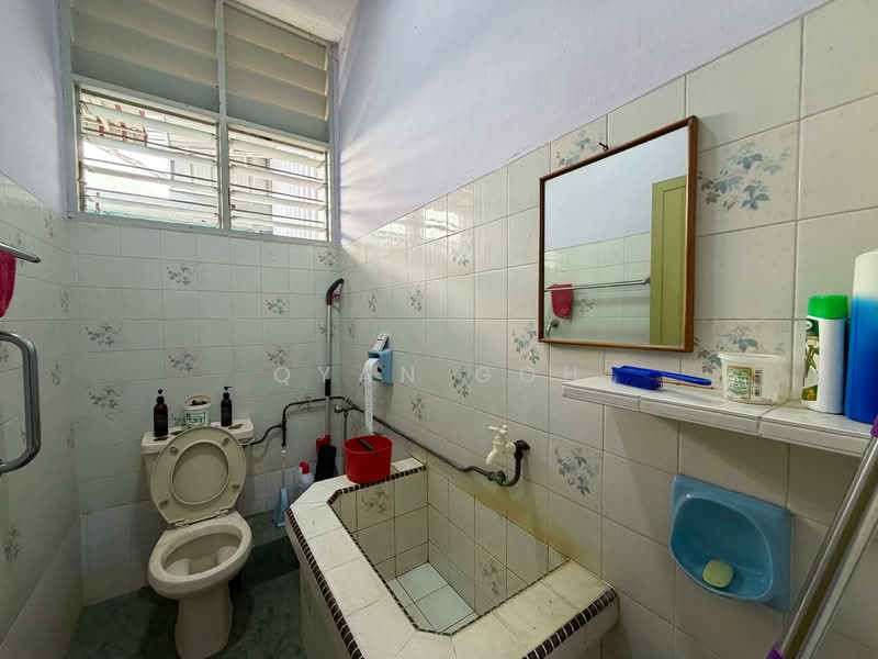 Rumah Berkembar untuk Dijual di Taman Jelutong (Jelutong) - Qyan Goh - Bathroom - PropertyGuru.com.my