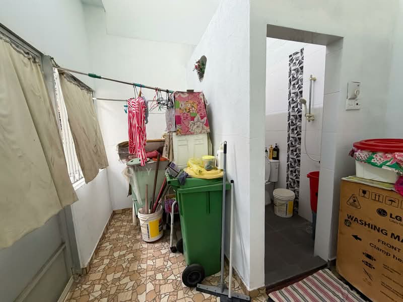 Rumah Berkembar untuk Dijual di Taman Jelutong (Jelutong) - Qyan Goh - Bathroom - PropertyGuru.com.my