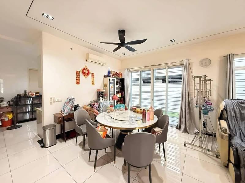 Rumah Kluster untuk Dijual di Setia Tropika (Johor Bahru) - Johnson Tan - Dining Room - PropertyGuru.com.my