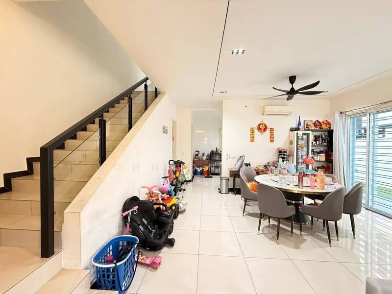 Rumah Kluster untuk Dijual di Setia Tropika (Johor Bahru) - Johnson Tan - Living Room - PropertyGuru.com.my
