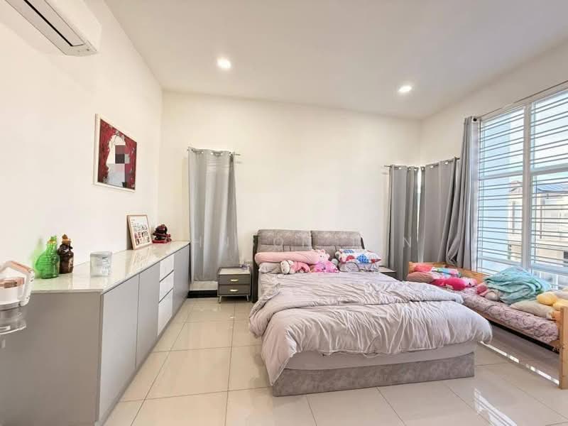 Rumah Kluster untuk Dijual di Setia Tropika (Johor Bahru) - Johnson Tan - Bedroom - PropertyGuru.com.my