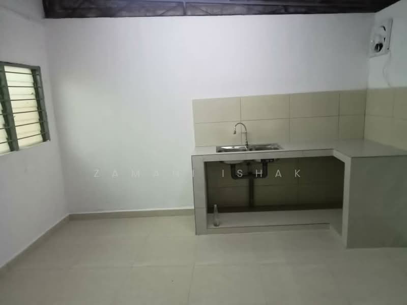 2-storey Terraced House for Sale in Taman Sentosa (Klang) - Zamani Ishak - Kitchen - PropertyGuru.com.my
