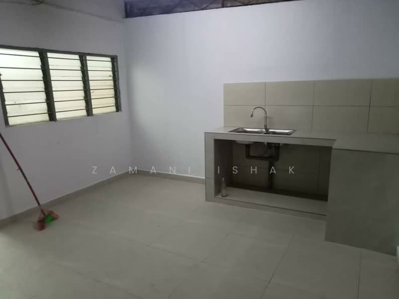 2-storey Terraced House for Sale in Taman Sentosa (Klang) - Zamani Ishak - Kitchen - PropertyGuru.com.my