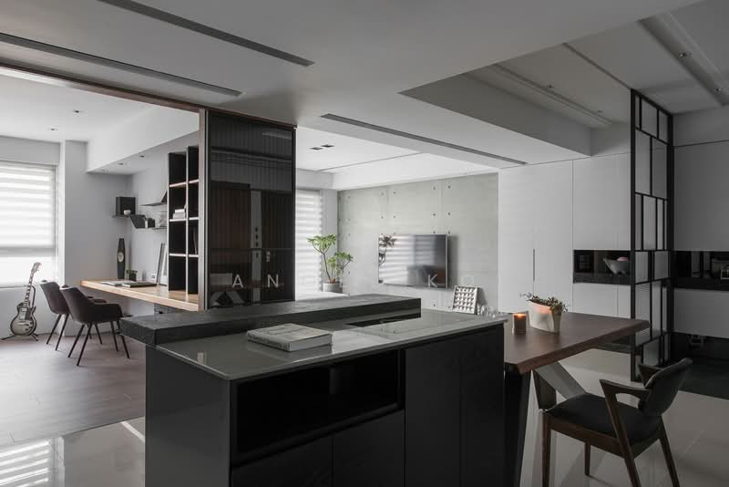 Servis Apartment untuk Dijual di Branniganz @ Bukit Bintang - Angel Ko - Living Room - PropertyGuru.com.my