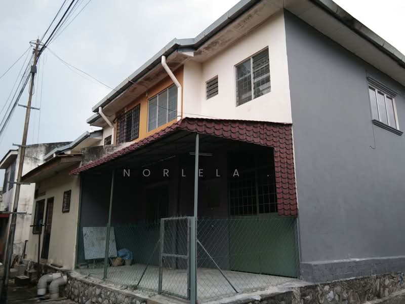 2-storey Terraced House for Sale in Bandar Putra Permai (Seri Kembangan) - Norlela . - Exterior - PropertyGuru.com.my