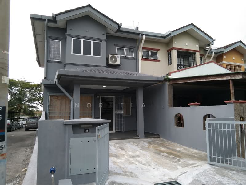 2-storey Terraced House for Sale in Bandar Putra Permai (Seri Kembangan) - Norlela . - Exterior - PropertyGuru.com.my