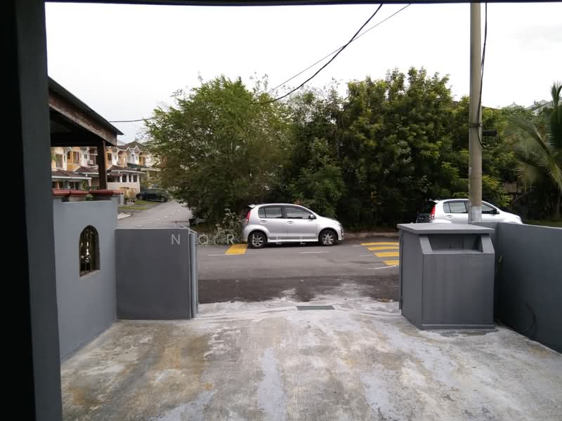 2-storey Terraced House for Sale in Bandar Putra Permai (Seri Kembangan) - Norlela . - Exterior - PropertyGuru.com.my