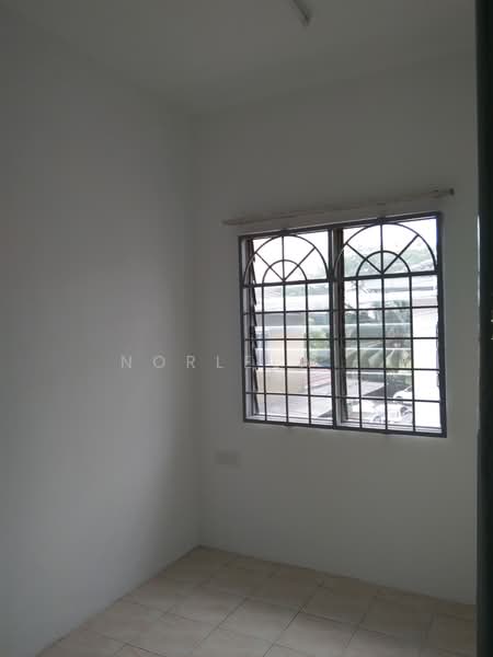 2-storey Terraced House for Sale in Bandar Putra Permai (Seri Kembangan) - Norlela . - Interior - PropertyGuru.com.my