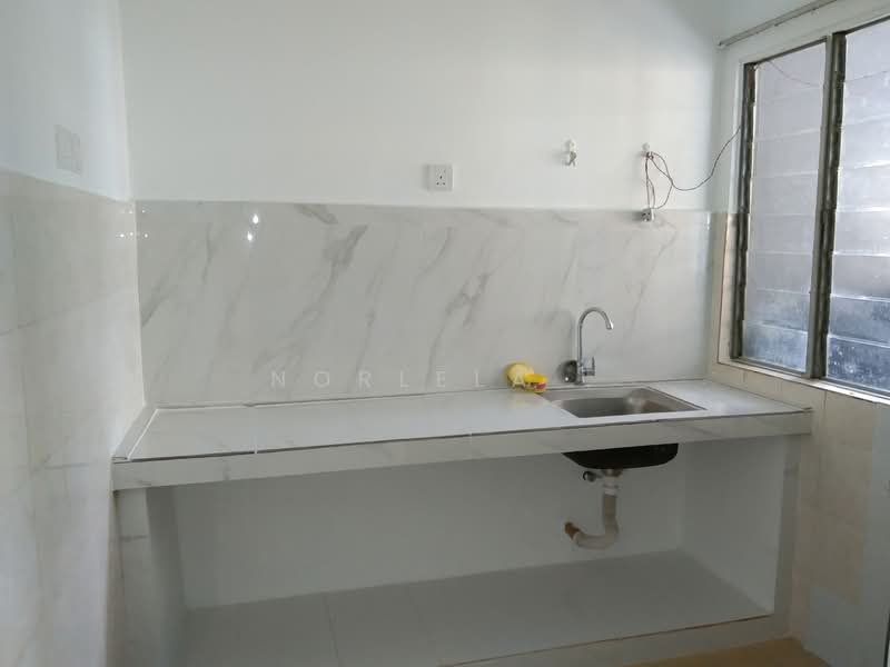 2-storey Terraced House for Sale in Bandar Putra Permai (Seri Kembangan) - Norlela . - Kitchen - PropertyGuru.com.my