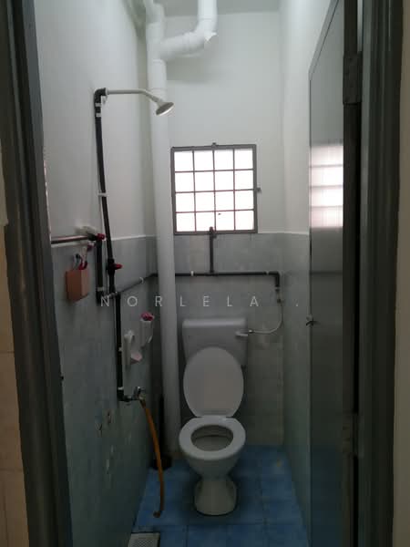2-storey Terraced House for Sale in Bandar Putra Permai (Seri Kembangan) - Norlela . - Bathroom - PropertyGuru.com.my