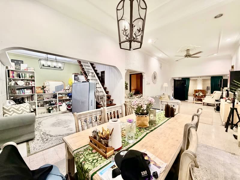 1-storey Terraced House for Sale in Taman Tun Dr Ismail (Kuala Lumpur) - Yin Peng . - Living Room - PropertyGuru.com.my