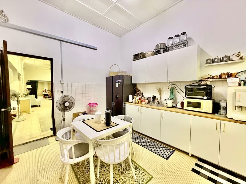 1-storey Terraced House for Sale in Taman Tun Dr Ismail (Kuala Lumpur) - Yin Peng . - Kitchen - PropertyGuru.com.my