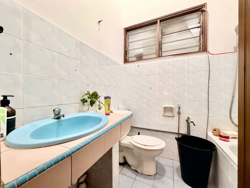 1-storey Terraced House for Sale in Taman Tun Dr Ismail (Kuala Lumpur) - Yin Peng . - Bathroom - PropertyGuru.com.my