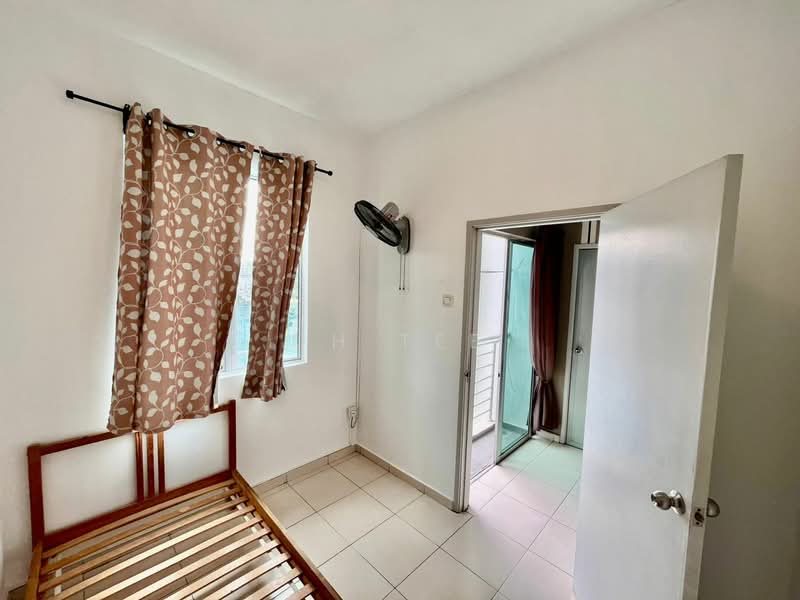 Pangsapuri untuk Disewa di Suria Apartment - JH Tee - Bedroom - PropertyGuru.com.my