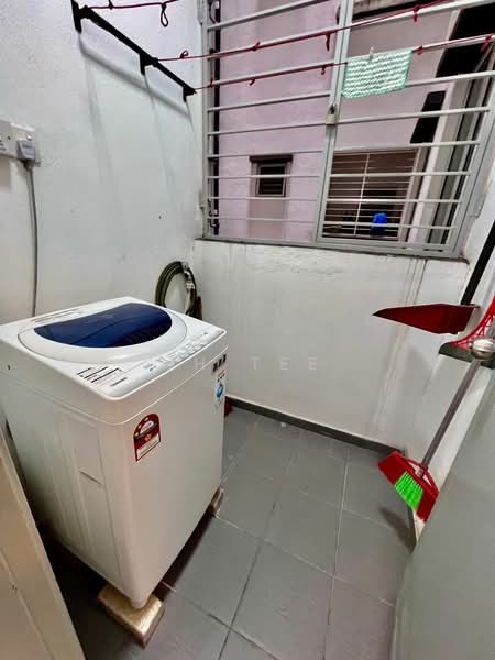 Pangsapuri untuk Disewa di Suria Apartment - JH Tee - Balcony - PropertyGuru.com.my