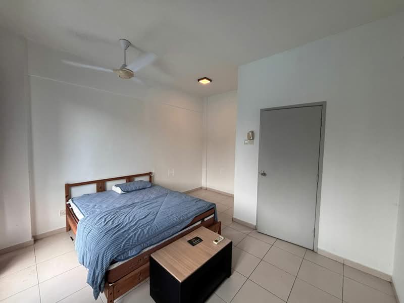 Pangsapuri untuk Disewa di Suria Apartment - JH Tee - Bedroom - PropertyGuru.com.my