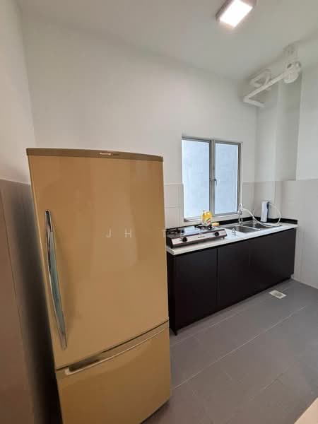 Pangsapuri untuk Disewa di Suria Apartment - JH Tee - Kitchen - PropertyGuru.com.my