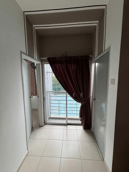 Pangsapuri untuk Disewa di Suria Apartment - JH Tee - Corridor - PropertyGuru.com.my