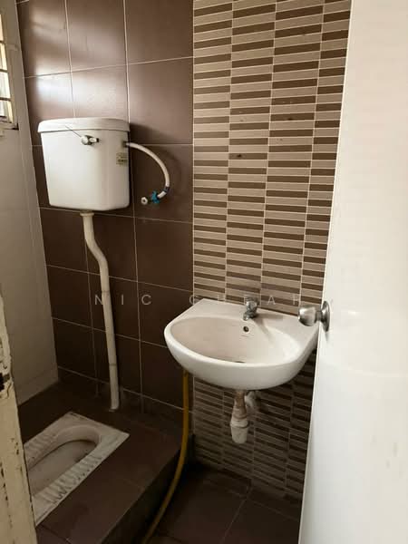Shop for Rent in BANDAR PUCHONG JAYA (Puchong) - Nic Cheah - Bathroom - PropertyGuru.com.my