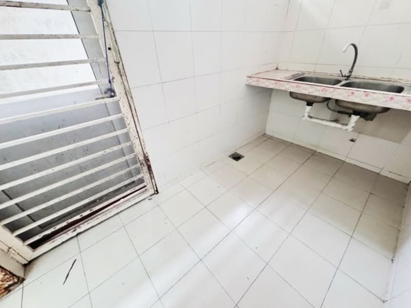 Rumah Teres 2.5 Tingkat untuk Dijual di Taman Sutera (Kajang) - Lewis Tam - PropertyGuru.com.my