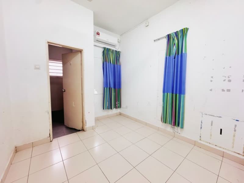 Rumah Teres 2.5 Tingkat untuk Dijual di Taman Sutera (Kajang) - Lewis Tam - PropertyGuru.com.my