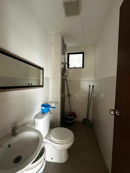 Servis Apartment untuk Dijual di Jentayu Residensi @ Tampoi - Justin Kong - Bathroom - PropertyGuru.com.my