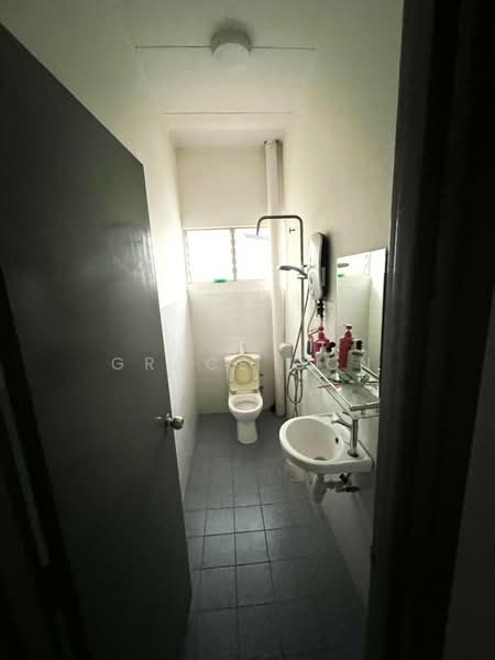 2-storey Terraced House for Sale in Bandar Putra Permai (Seri Kembangan) - Grace Oon - Bathroom - PropertyGuru.com.my