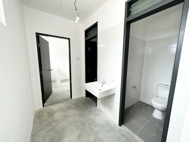 Cluster Factory for Rent in Bandar Puncak Alam (Puncak Alam) - Ms Teh - Bathroom - PropertyGuru.com.my