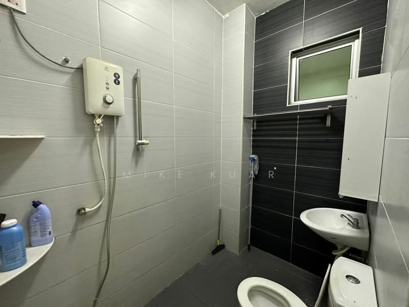 Rumah Teres 2 Tingkat untuk Disewa di Taman Bakap Indah - Mike Kuar - Bathroom - PropertyGuru.com.my