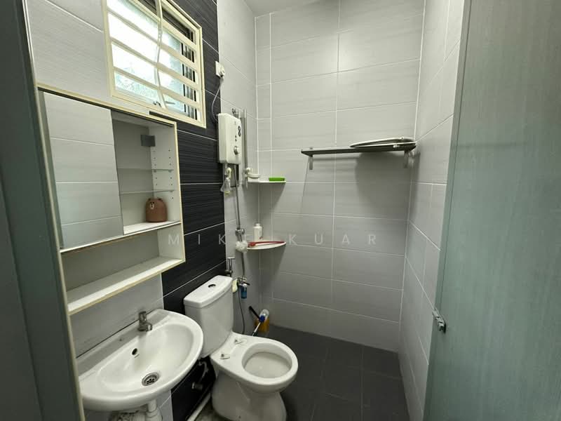 Rumah Teres 2 Tingkat untuk Disewa di Taman Bakap Indah - Mike Kuar - Bathroom - PropertyGuru.com.my