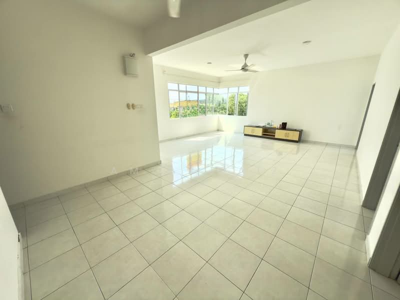 Pangsapuri untuk Dijual di Pangsapuri Setia Impian @ Kajang - Amzar Faiz - Living Room - PropertyGuru.com.my