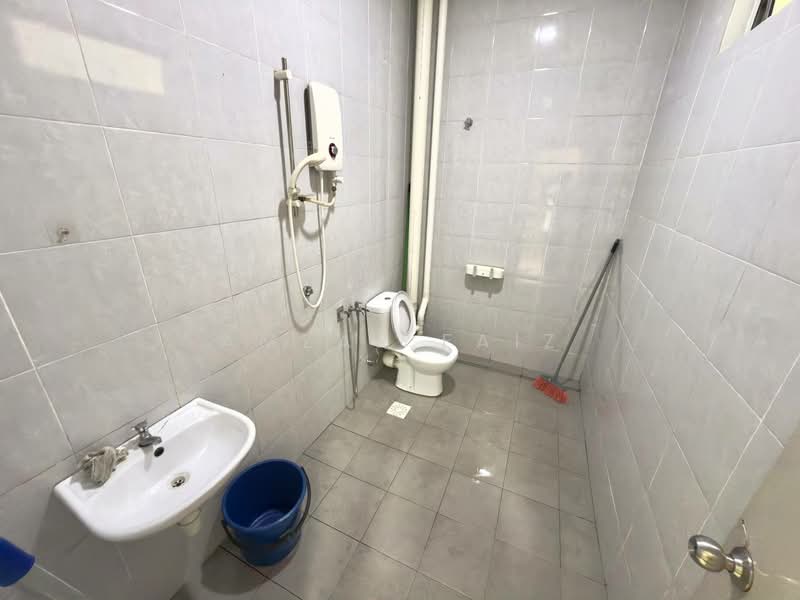 Pangsapuri untuk Dijual di Pangsapuri Setia Impian @ Kajang - Amzar Faiz - Bathroom - PropertyGuru.com.my