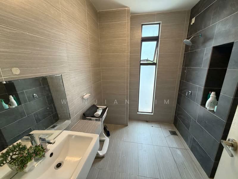 Rumah Teres 2 Tingkat untuk Disewa di Dengkil (Selangor) - Winjian Lim - Bathroom - PropertyGuru.com.my
