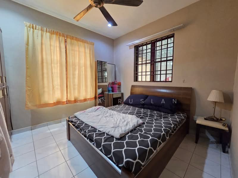 Semi-Detached House for Sale in Seri Kembangan (Selangor) - Tasya Ruslan - Bedroom - PropertyGuru.com.my