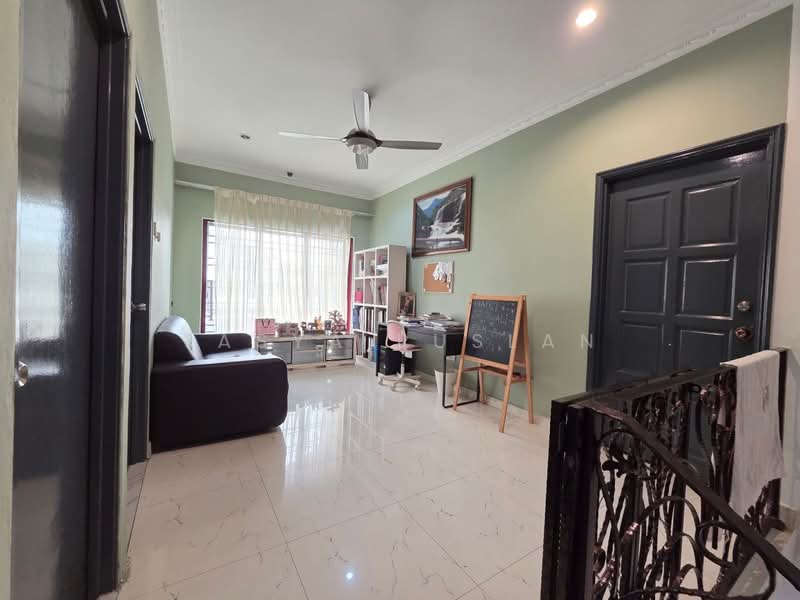 Semi-Detached House for Sale in Seri Kembangan (Selangor) - Tasya Ruslan - Living Room - PropertyGuru.com.my