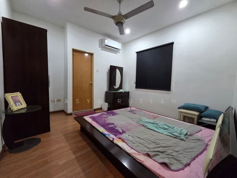 Semi-Detached House for Sale in Seri Kembangan (Selangor) - Tasya Ruslan - Bedroom - PropertyGuru.com.my