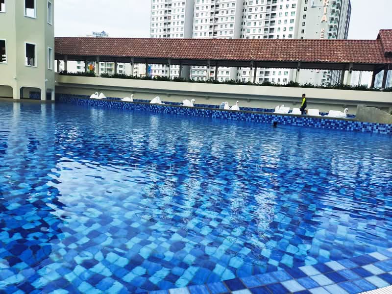 Kondominium untuk Disewa di Lucerne Residences - Jerry Tan - Pool - PropertyGuru.com.my