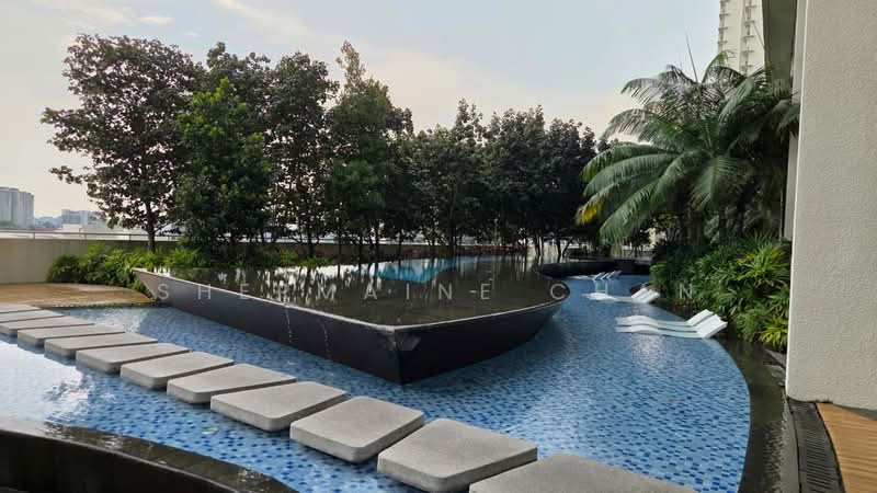 Servis Apartment untuk Dijual di The Park Sky Residence - Shermaine Chan - Pool - PropertyGuru.com.my