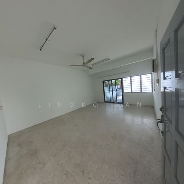 Semi-Detached House for Sale in Sitiawan (Perak) - Lingko Tan - Living - PropertyGuru.com.my
